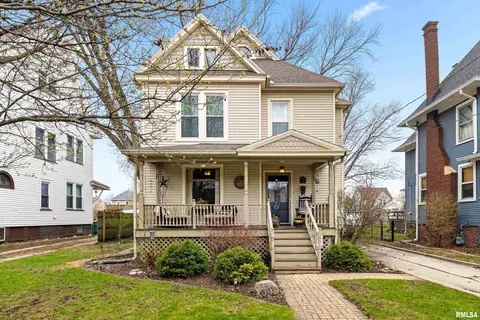 1122 N Broad St, Galesburg, IL 61401