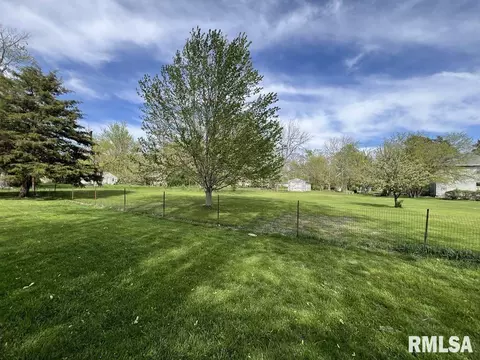 1520 E Wheeler St, Macomb, IL 61455 photo 5