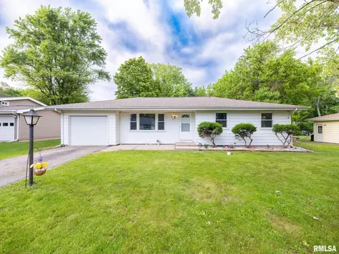 1013 Desoto Dr, Bartonville, IL 61607