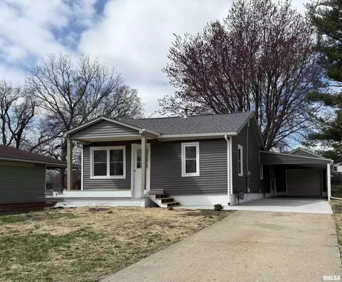 646 N 6th Ave, Canton, IL 61520