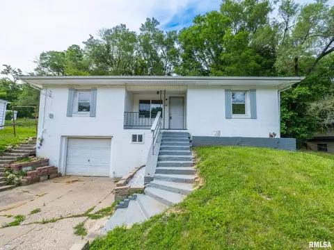 145 Maywood Ave, Creve Coeur, IL 61610