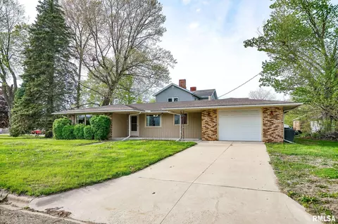 203 Evergreen St, Elmwood, IL 61529