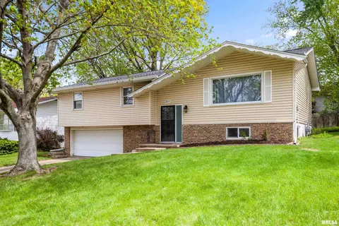 2819 W Fountaindale Dr, Peoria, IL 61614