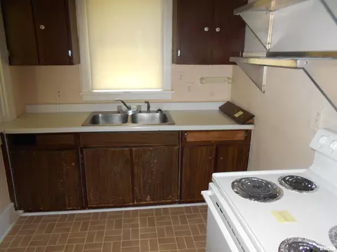 403 E Wood St, Avon, IL 61415 photo 5