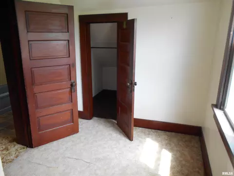 403 E Wood St, Avon, IL 61415 photo 9