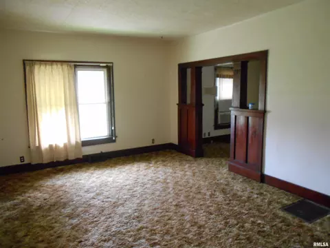 403 E Wood St, Avon, IL 61415 photo 3