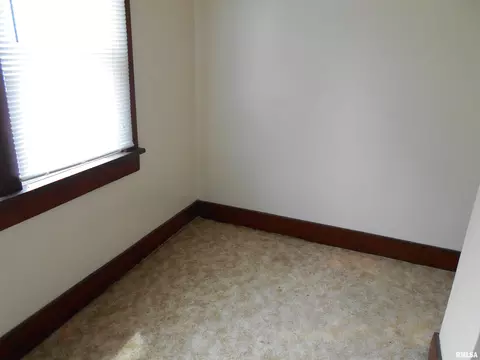 403 E Wood St, Avon, IL 61415 photo 8