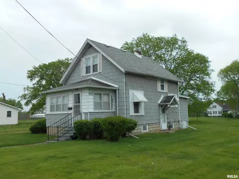 403 E Wood St, Avon, IL 61415