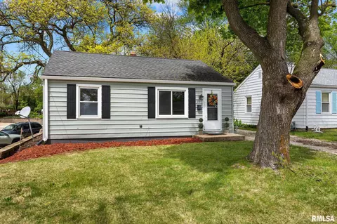211 E Lake Ave, Peoria, IL 61614