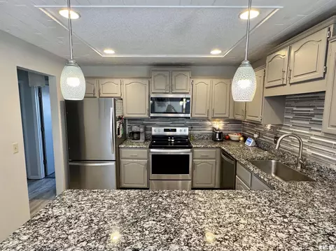 1907 S Madison St, Macomb, IL 61455 photo 15