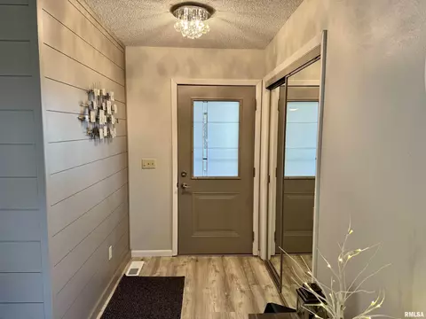1907 S Madison St, Macomb, IL 61455 photo 5