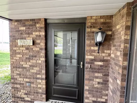 1907 S Madison St, Macomb, IL 61455 photo 4