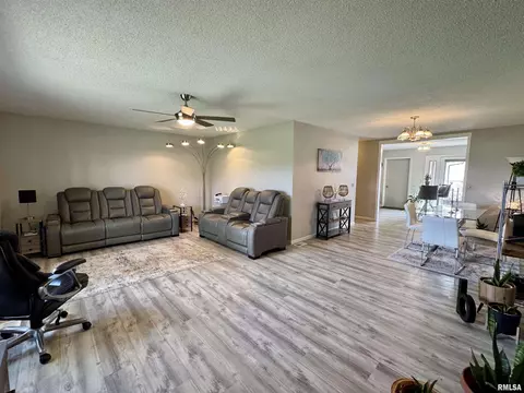 1907 S Madison St, Macomb, IL 61455 photo 7