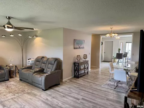 1907 S Madison St, Macomb, IL 61455 photo 8