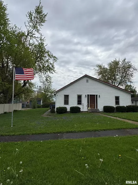 102 W Cooper St, Colfax, IL 61728