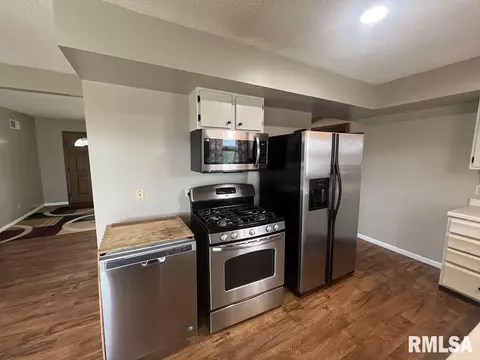 Kitchen - 7884 E 1100th St, Macomb, IL 61455 photo 2 of 3