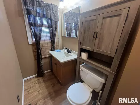 Bath - 7884 E 1100th St, Macomb, IL 61455 photo 2 of 3