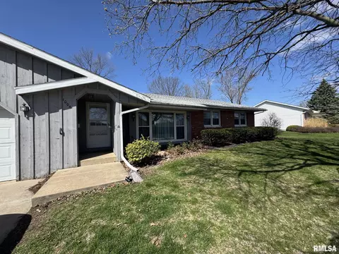 1004 Chelsea Pl, Washington, IL 61571