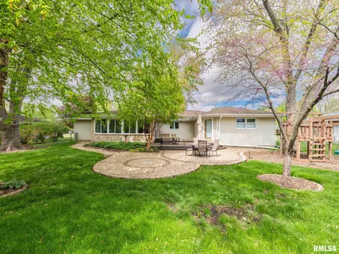 Exterior - 208 E Glendale St, Manito, IL 61546 photo 6 of 20