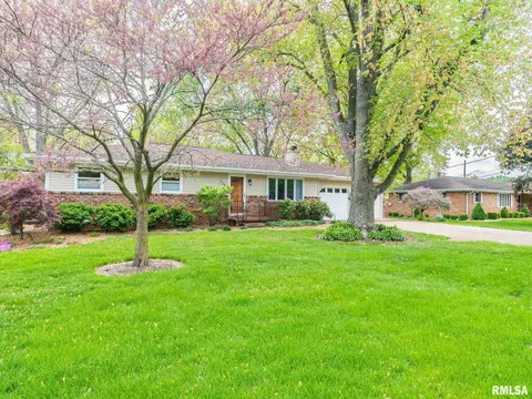 Exterior - 208 E Glendale St, Manito, IL 61546 photo 2 of 20