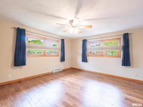 Bedroom - 208 E Glendale St, Manito, IL 61546 photo 1 of 15