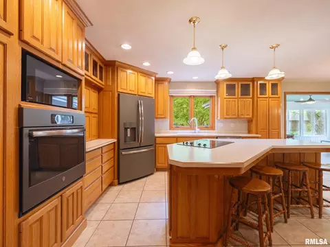 Kitchen - 208 E Glendale St, Manito, IL 61546 photo 4 of 10