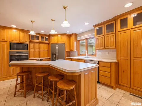Kitchen - 208 E Glendale St, Manito, IL 61546 photo 1 of 10