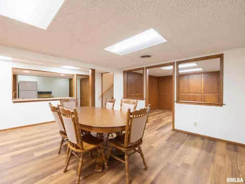 Dining - 208 E Glendale St, Manito, IL 61546 photo 2 of 2