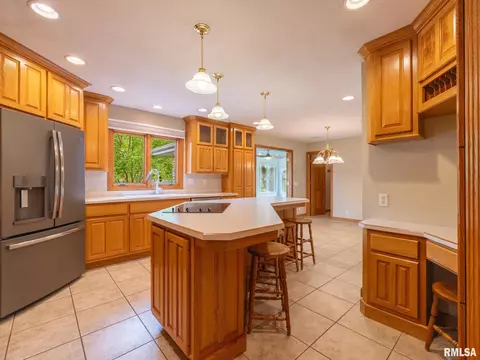 Kitchen - 208 E Glendale St, Manito, IL 61546 photo 3 of 10