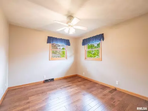 Bedroom - 208 E Glendale St, Manito, IL 61546 photo 7 of 15