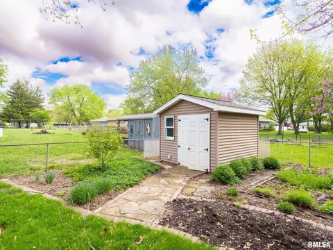 Exterior - 208 E Glendale St, Manito, IL 61546 photo 9 of 20