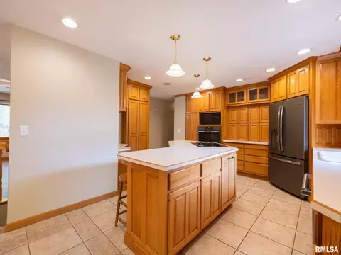 Kitchen - 208 E Glendale St, Manito, IL 61546 photo 5 of 10