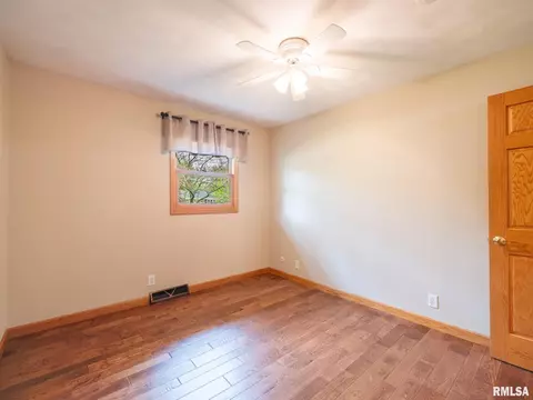 Bedroom - 208 E Glendale St, Manito, IL 61546 photo 12 of 15