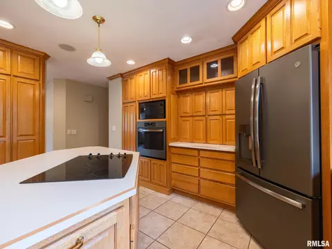 Kitchen - 208 E Glendale St, Manito, IL 61546 photo 8 of 10
