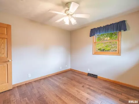 Bedroom - 208 E Glendale St, Manito, IL 61546 photo 8 of 15