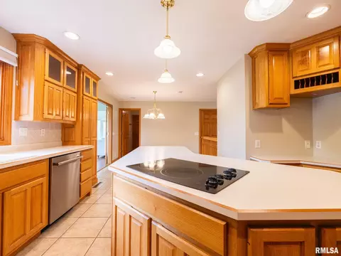 Kitchen - 208 E Glendale St, Manito, IL 61546 photo 7 of 10