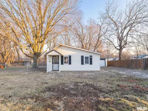 104 W Eden St, East Peoria, IL 61611