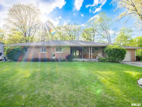 10901 N Sleepy Hollow Rd, Peoria, IL 61615