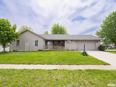 1204 Harborway Dr, Chillicothe, IL 61523