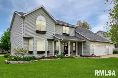 707 Taylor Dr, Chillicothe, IL 61523