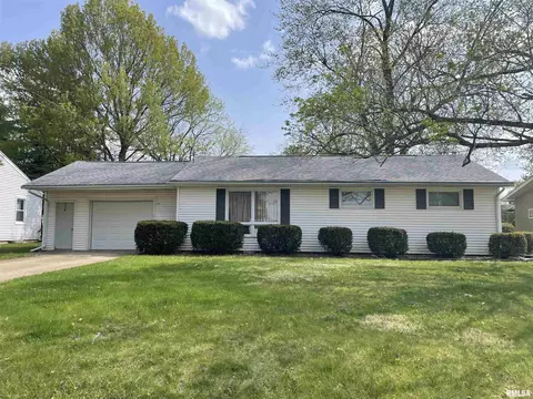 510 W Ash St, Elmwood, IL 61529