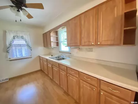 846 S 7th Ave, Canton, IL 61520 photo 10