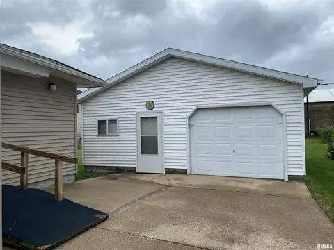 846 S 7th Ave, Canton, IL 61520 photo 4