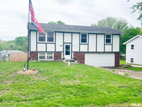 14720 N Grandview Dr, Chillicothe, IL 61523