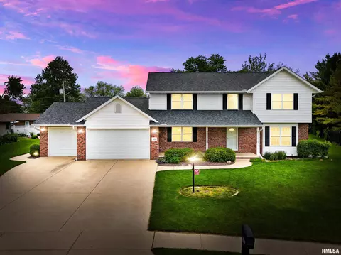 201 Stonecrop Rd, Morton, IL 61550