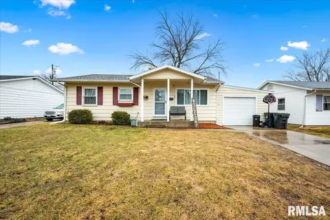 1414 Lincoln St, Pekin, IL 61554