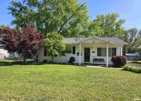 1603 Arthur St, Pekin, IL 61554