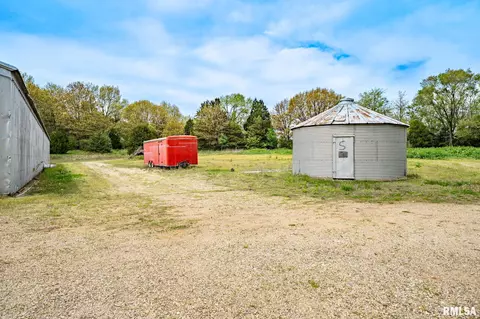 311 2nd St, Forest City, IL 61532