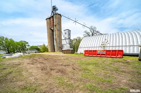 300 N Broadway St, Manito, IL 61546