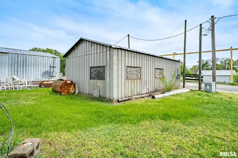 100 S Main St, Forest City, IL 61532